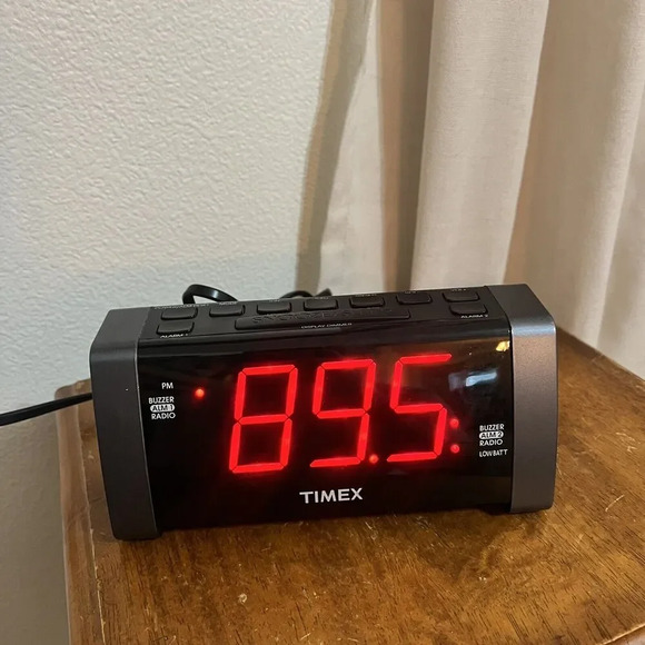 Timex Alarm Clock Radio T235Y Digital 12 Hour Clock With 2 Alarms Working AUX - Picture 6 of 16